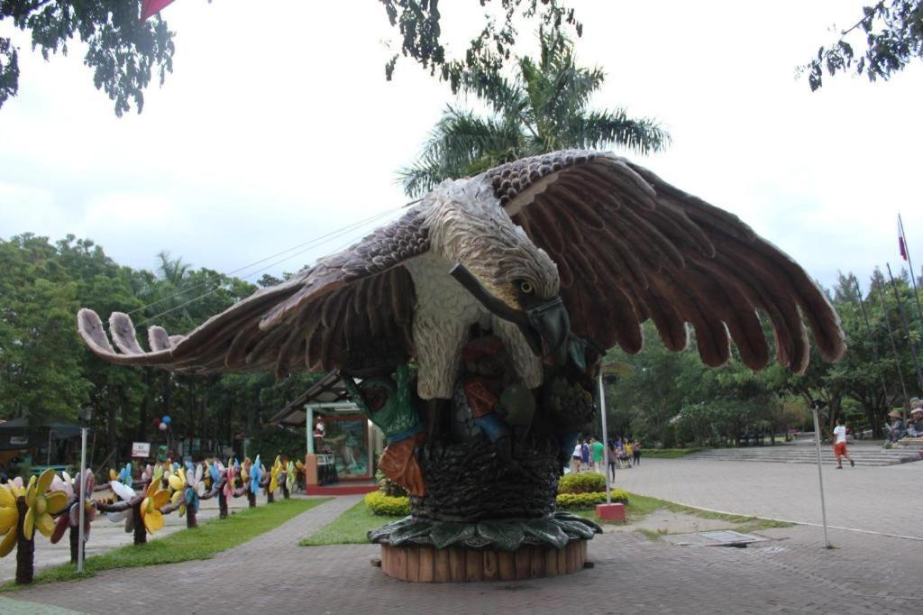فندق أو واي أو 162 ذا ويست إن Davao City المظهر الخارجي الصورة